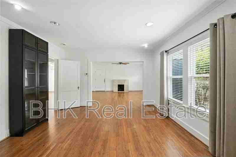 4036 Dexter Ave - Photo 6 of 22