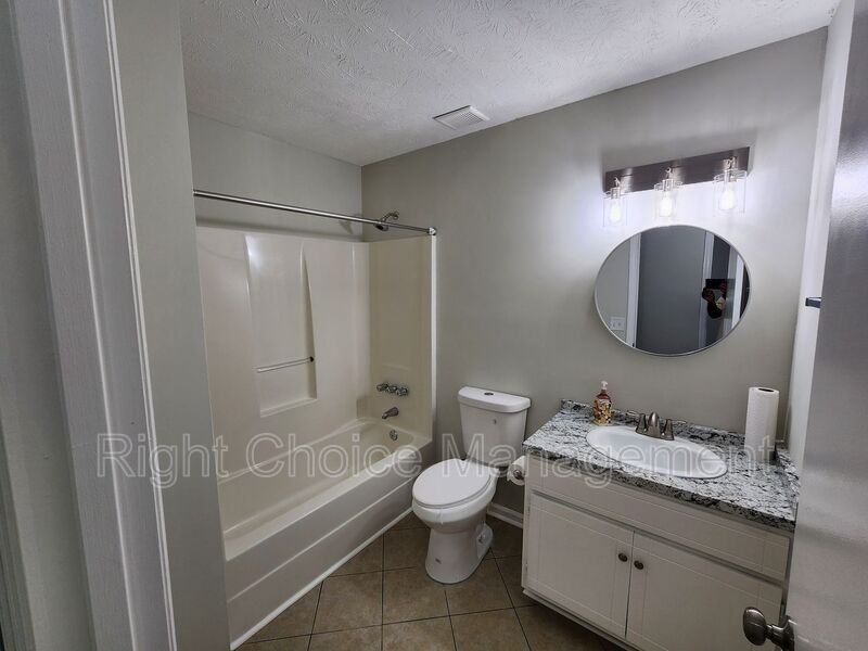 3034 Lansing Ave - Photo 4 of 15