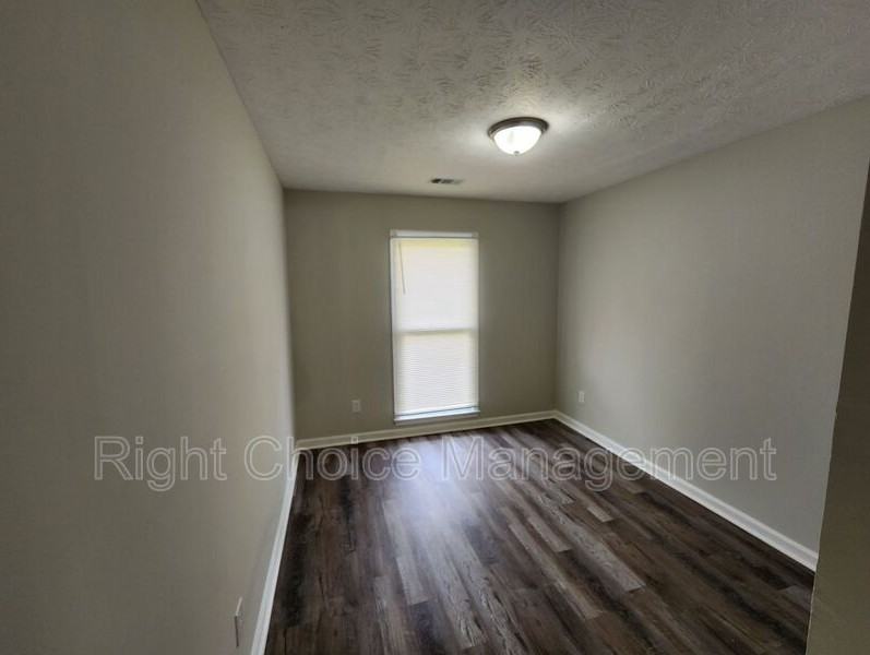 3034 Lansing Ave - Photo 5 of 15