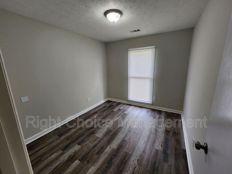 3034 Lansing Ave - Photo 6 of 15