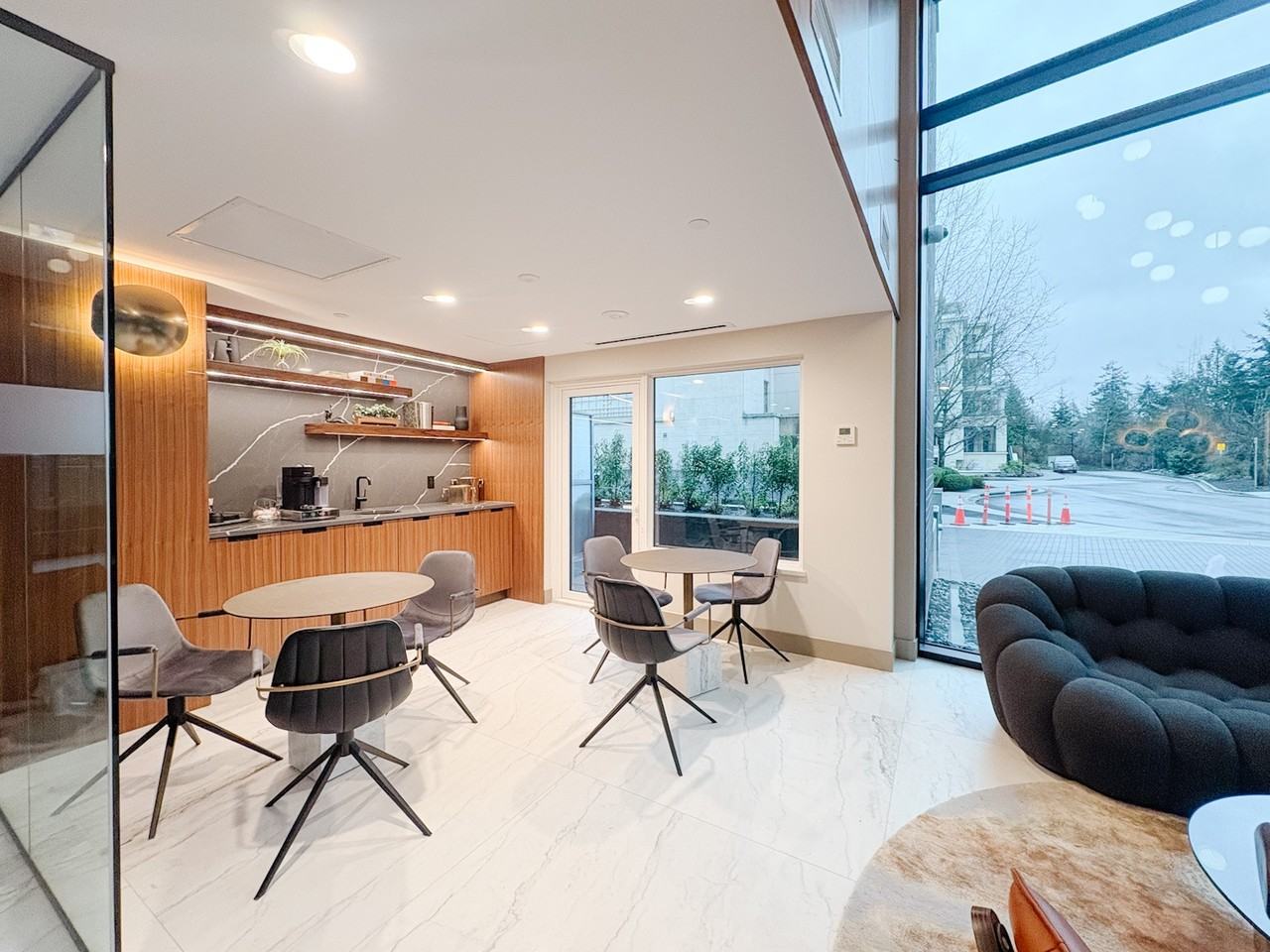 423 6th Street #604 - Photo 4 of 31