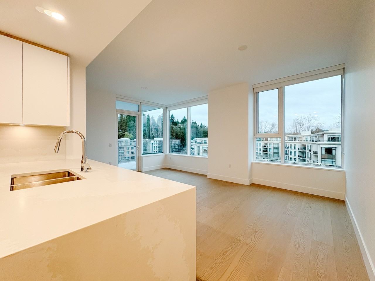 423 6th Street #604 - Photo 5 of 31