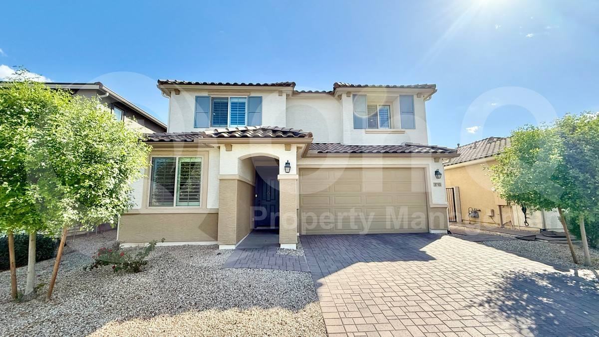 8743 W San Juan Ave - Photo 3 of 10