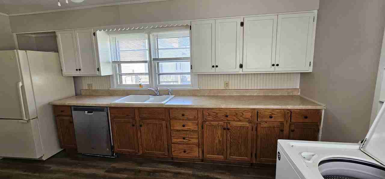 1052 S Thelma Ave #1052 - Photo 2 of 35