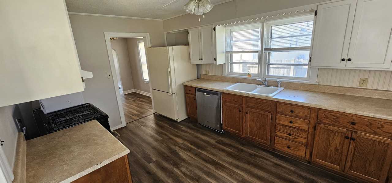 1052 S Thelma Ave #1052 - Photo 7 of 35