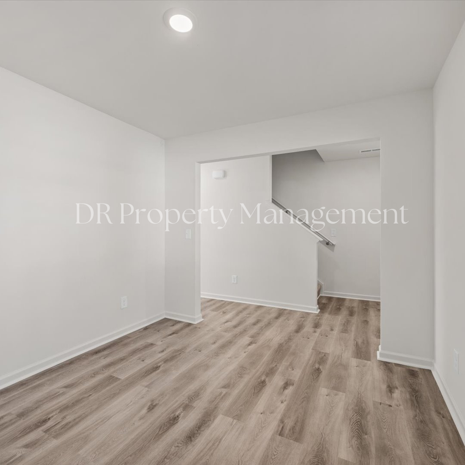 1204 Manor Dr - Photo 2 of 12