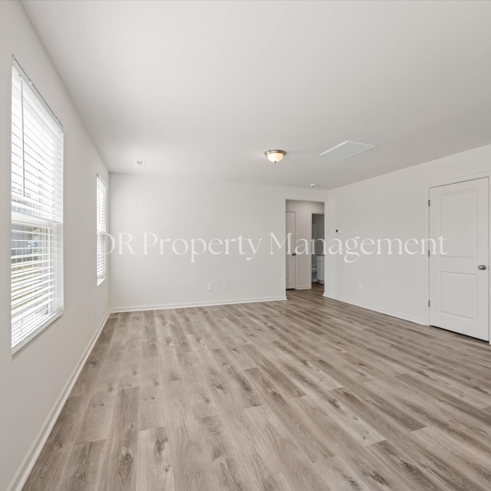 1204 Manor Dr - Photo 4 of 12