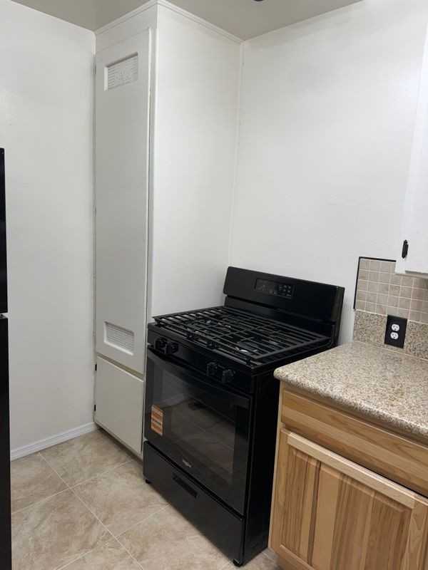 3311 1/2 W 78th St - Photo 4 of 10