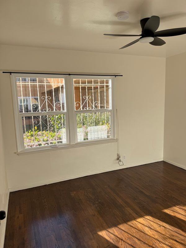 3311 1/2 W 78th St - Photo 6 of 10