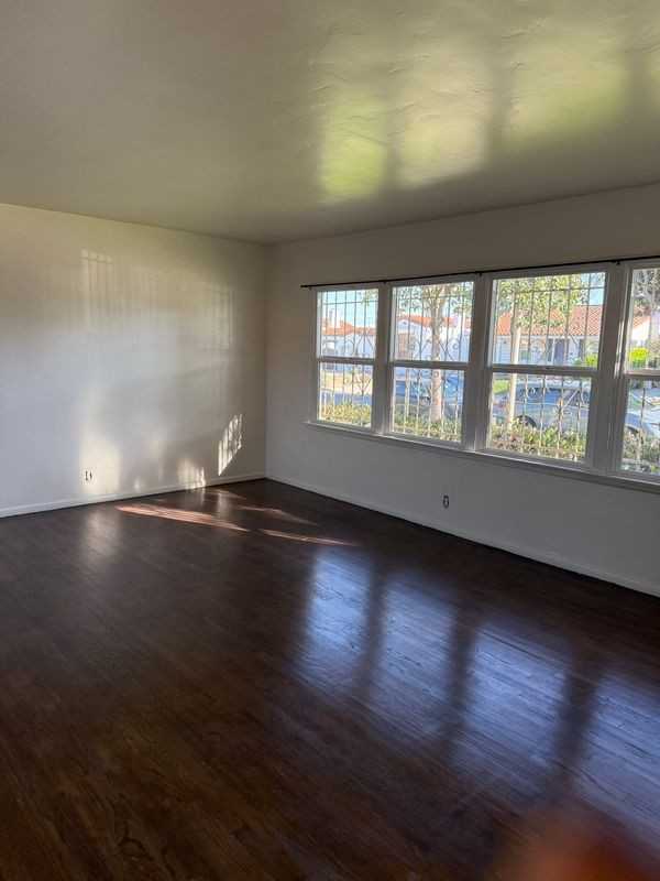 3311 1/2 W 78th St - Photo 7 of 10