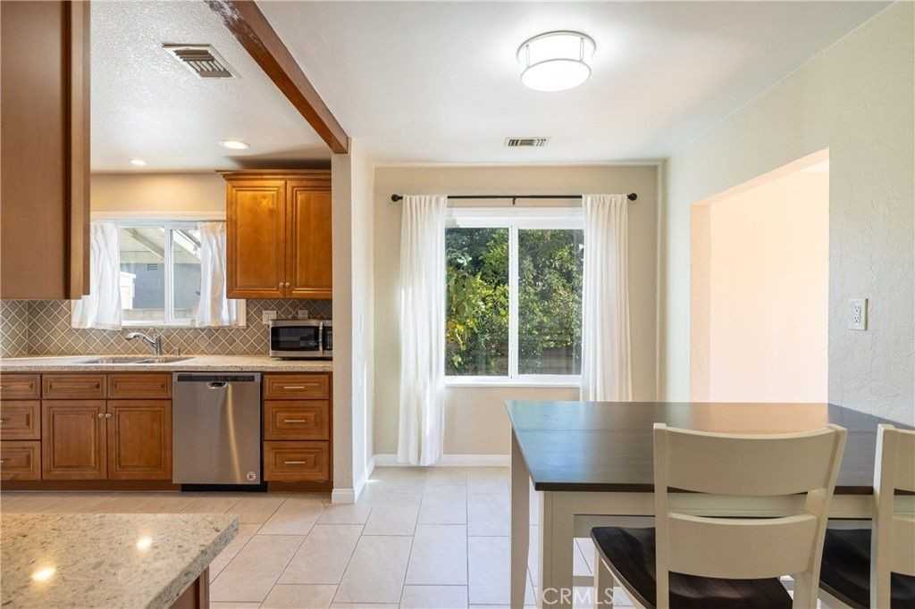 1716 W Madison Ave - Photo 4 of 8