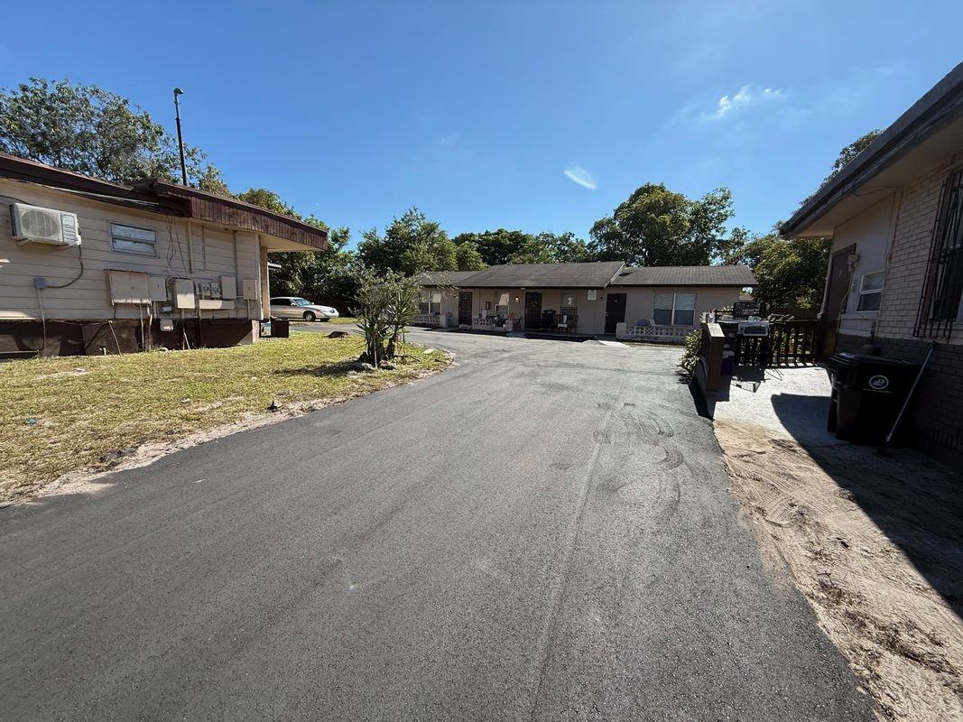 2424 Nw 21st St ##5 - Photo 2 of 5