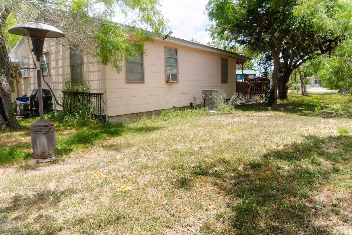 115 Lake St - Photo 3 of 8