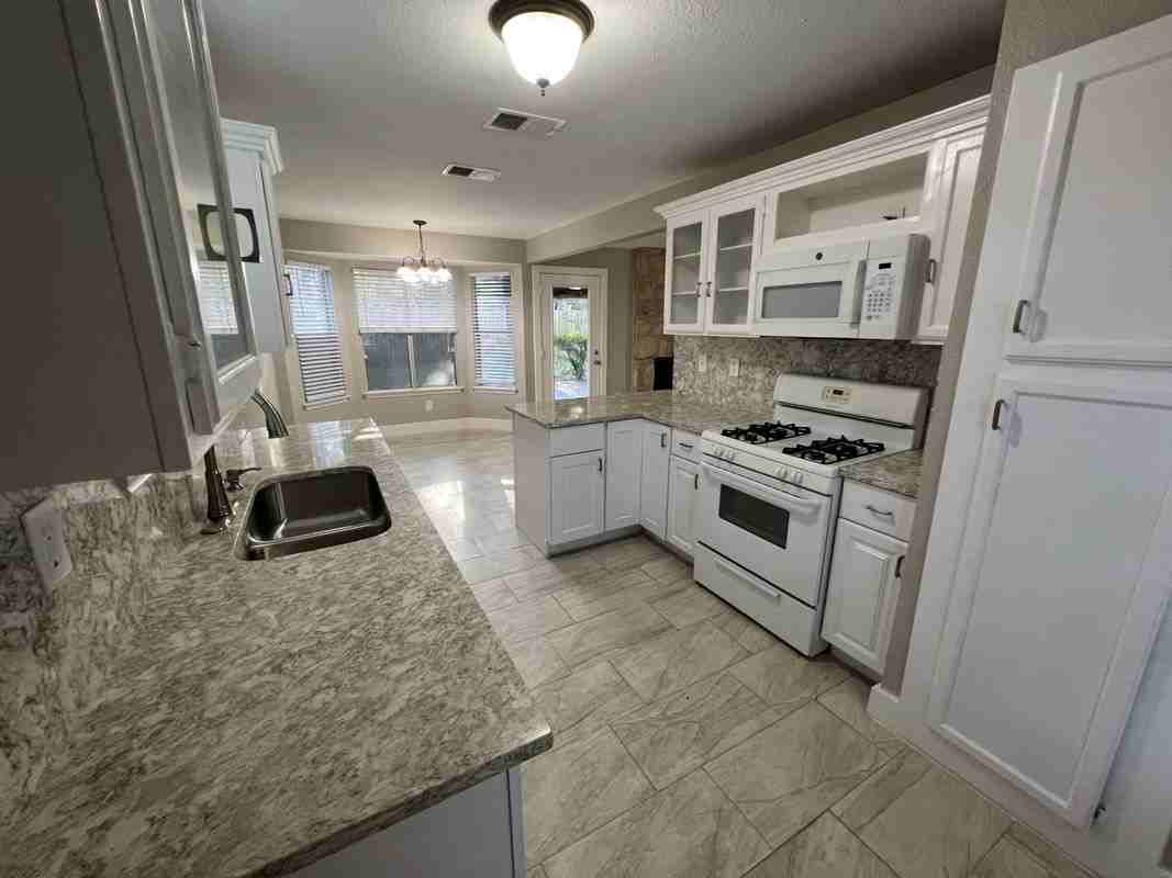 5909 Avery Island Ave - Photo 2 of 22