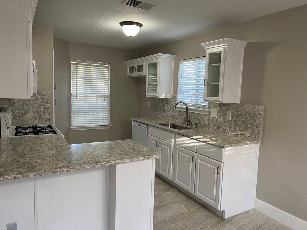 5909 Avery Island Ave - Photo 3 of 22