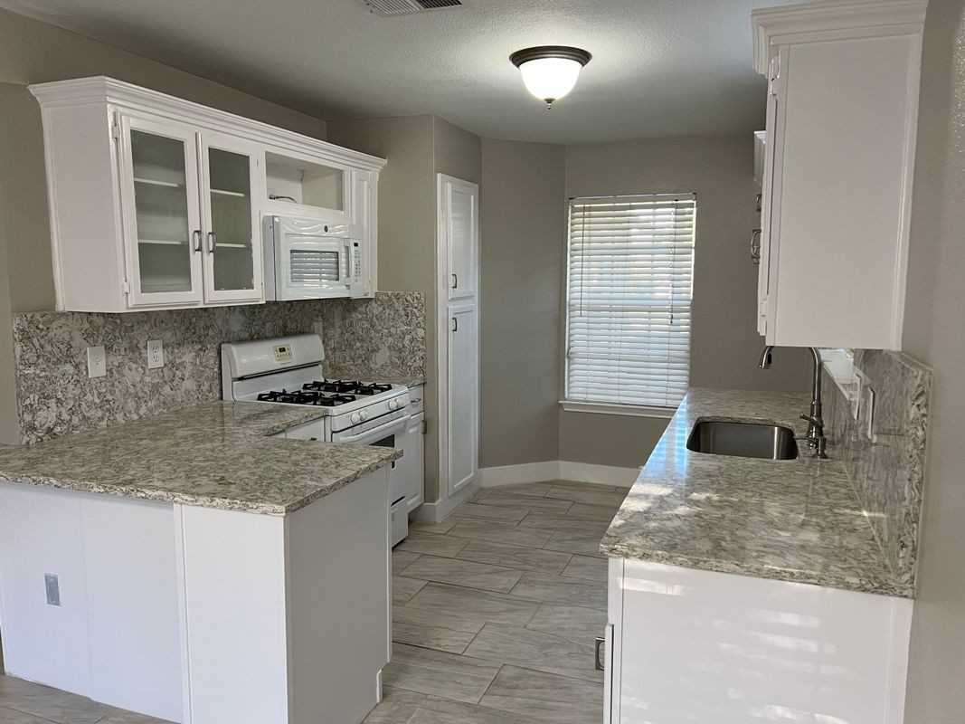 5909 Avery Island Ave - Photo 4 of 22