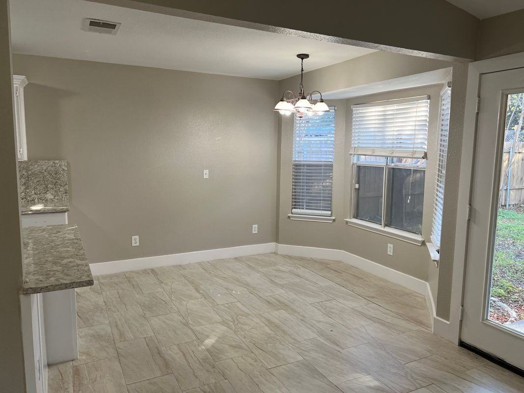 5909 Avery Island Ave - Photo 5 of 22