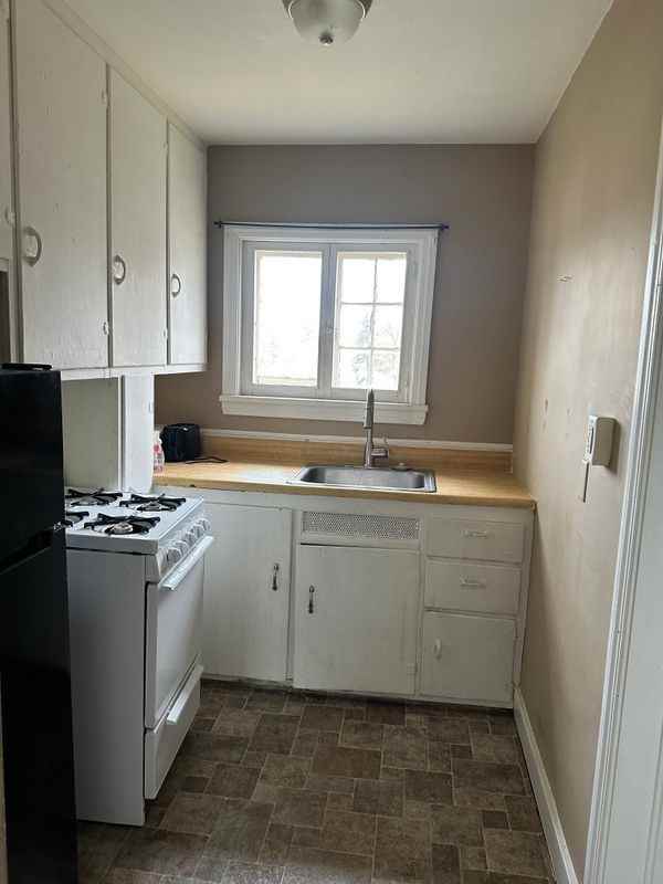 14 S Lewis St - Photo 3 of 8