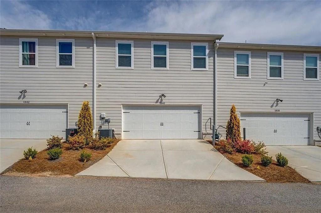 1840 Eastmore Ave Sw - Photo 3 of 16