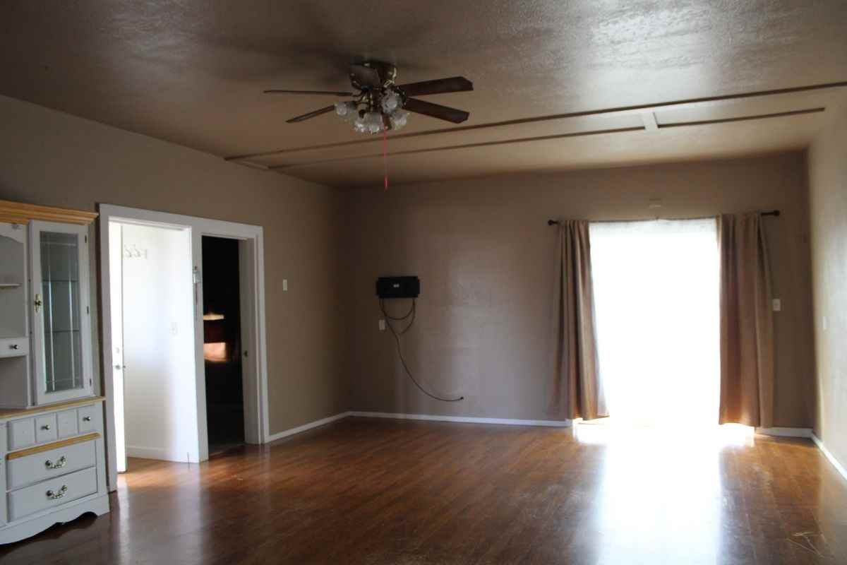 517 W C St - Photo 3 of 3