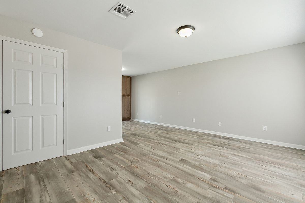 348 Gerrie Ct - Photo 3 of 17