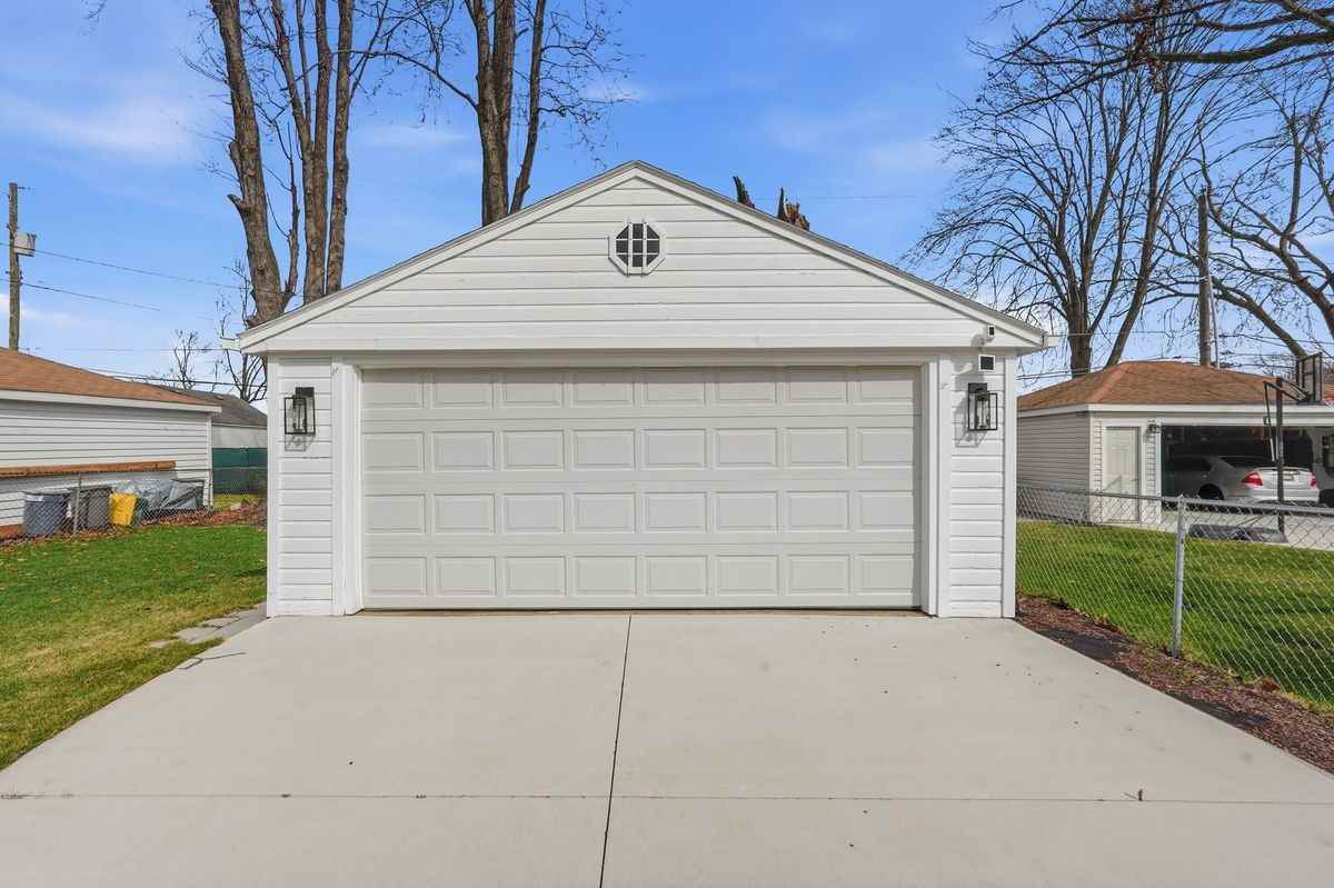 3202 N Connecticut Ave - Photo 3 of 17