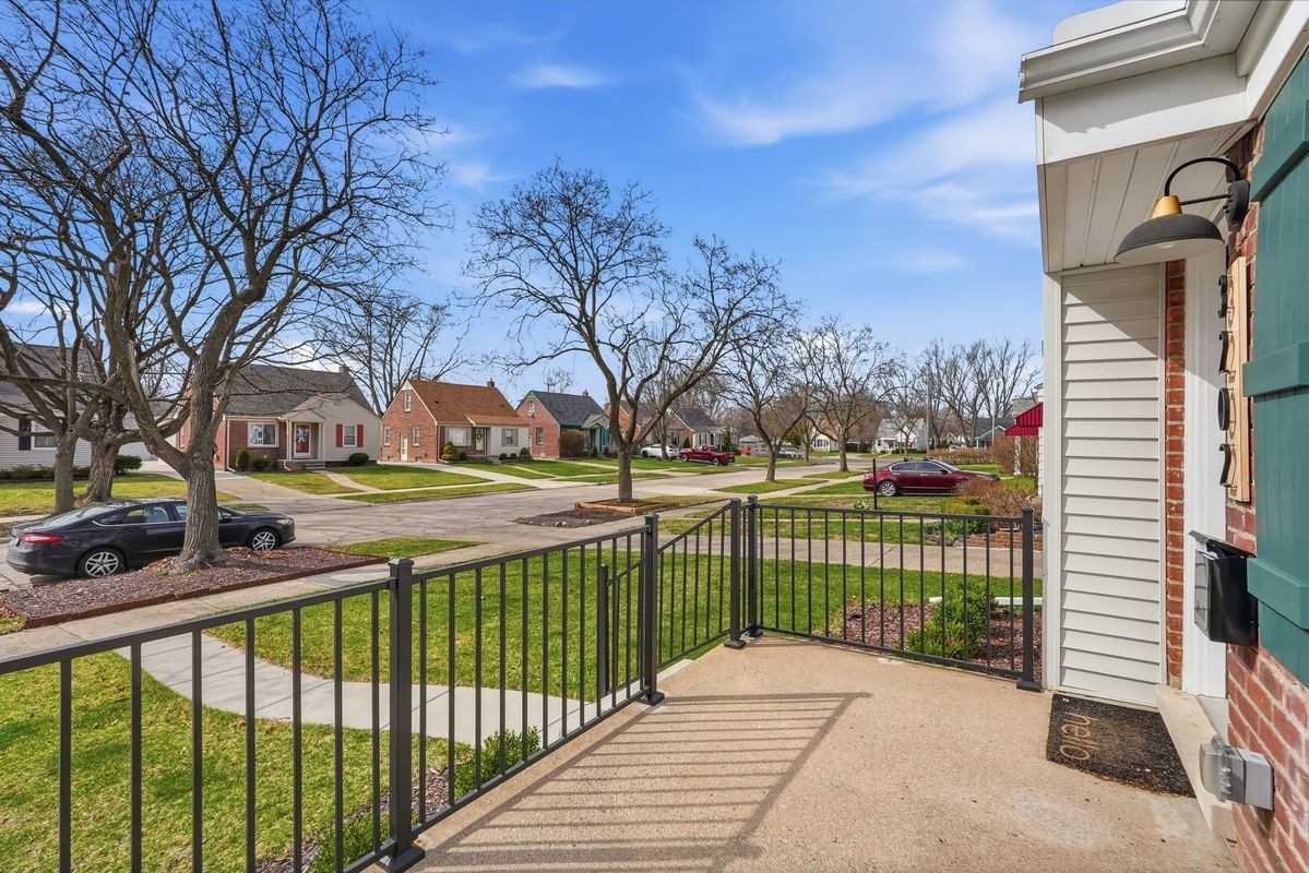 3202 N Connecticut Ave - Photo 5 of 17