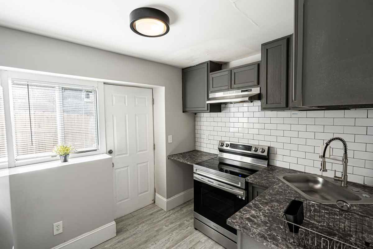 2881 Sylvan Rd ##D - Photo 4 of 18