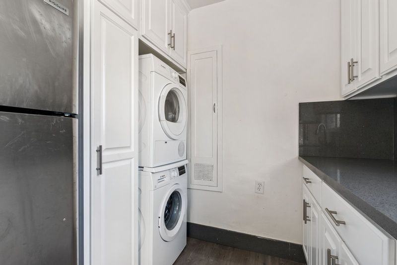 2119 1/2 Stewart St - Photo 3 of 8