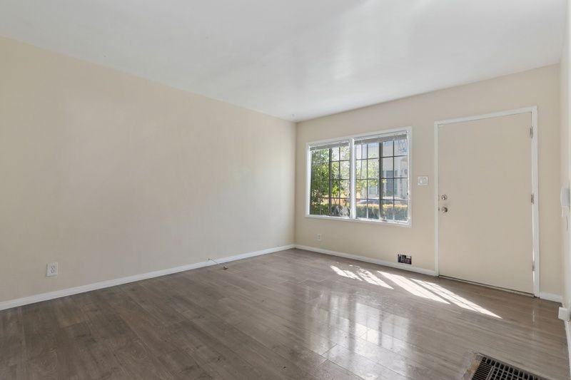 2119 1/2 Stewart St - Photo 4 of 8