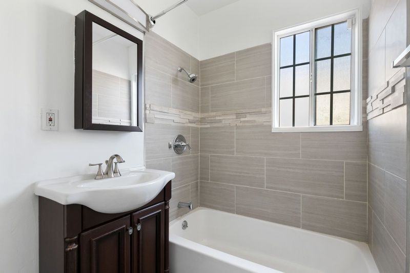 2119 1/2 Stewart St - Photo 6 of 8