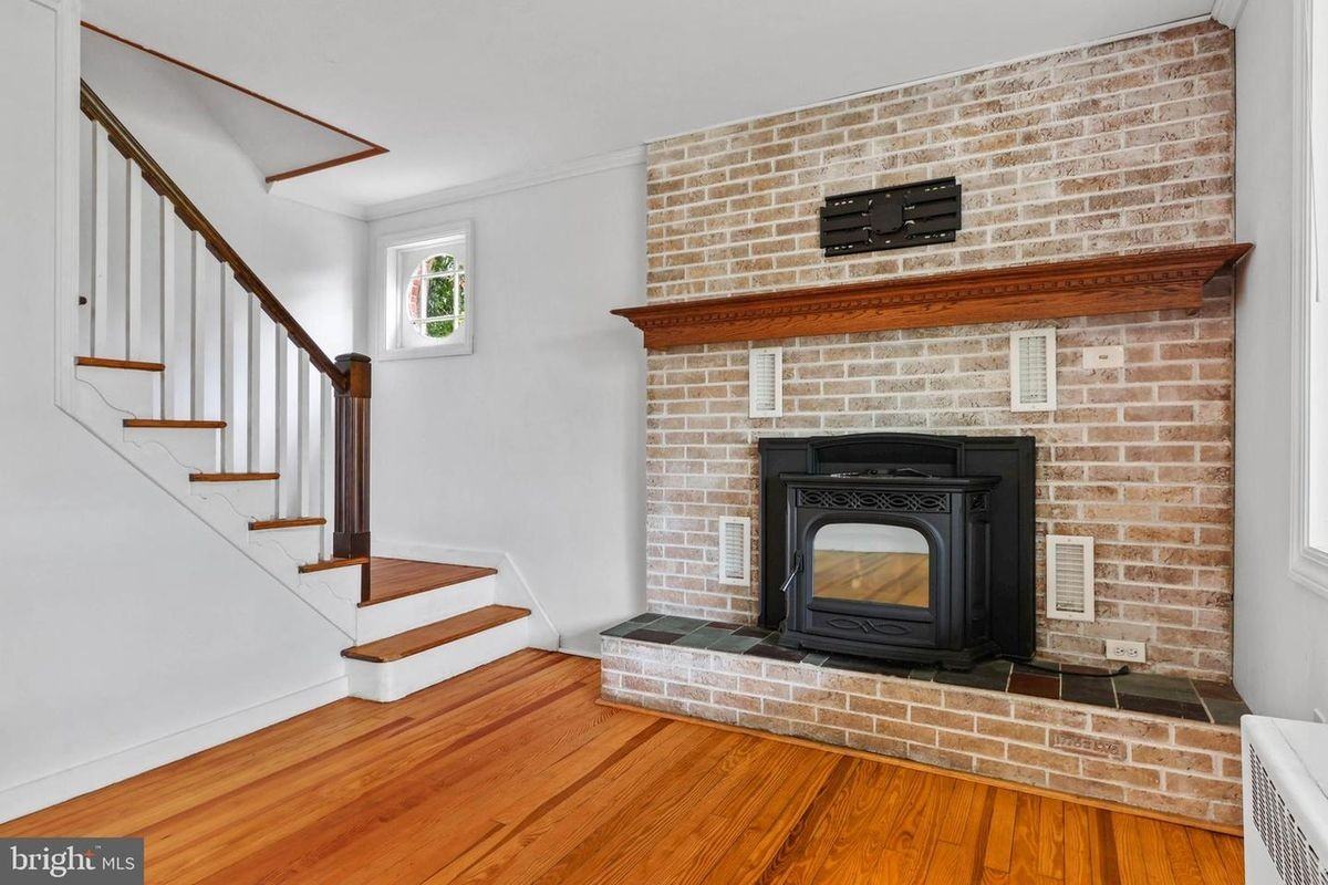 5125 Cetronia Rd - Photo 3 of 12