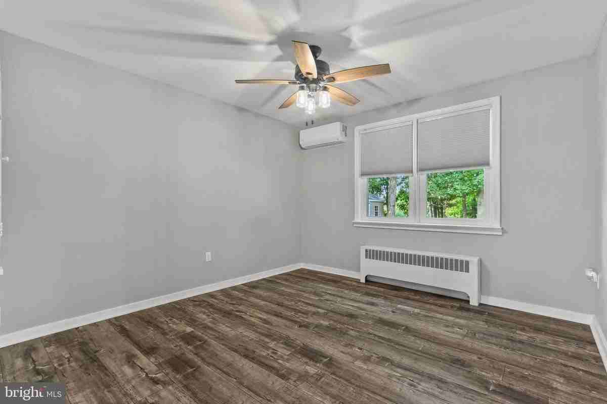 5125 Cetronia Rd - Photo 4 of 12