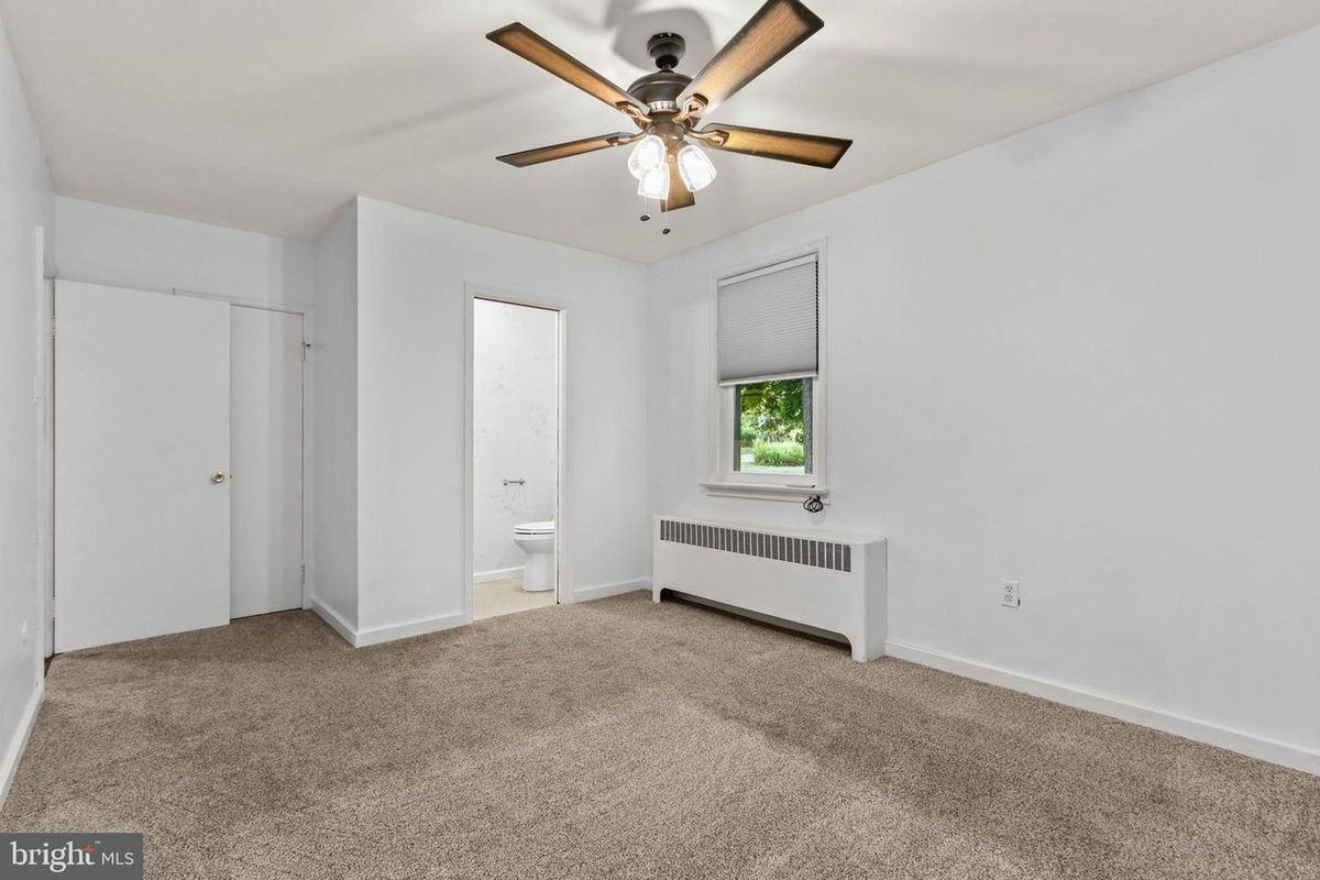 5125 Cetronia Rd - Photo 6 of 12