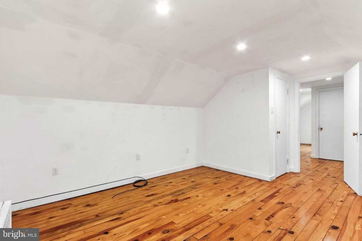 5125 Cetronia Rd - Photo 7 of 12