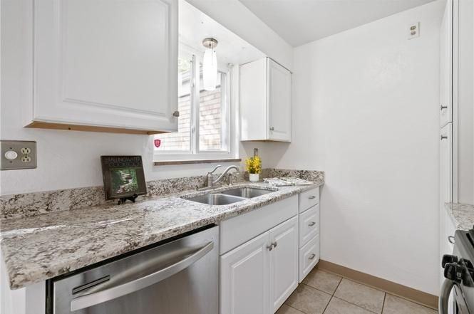 119 Hillcrest Dr - Photo 2 of 15