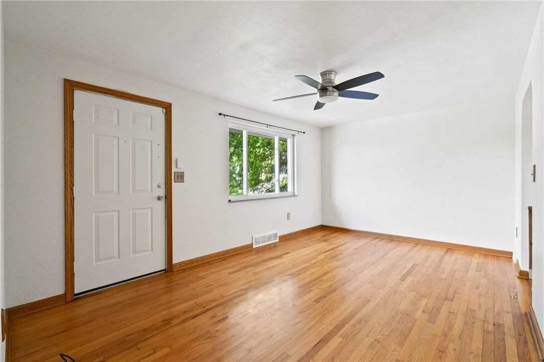 119 Hillcrest Dr - Photo 7 of 15