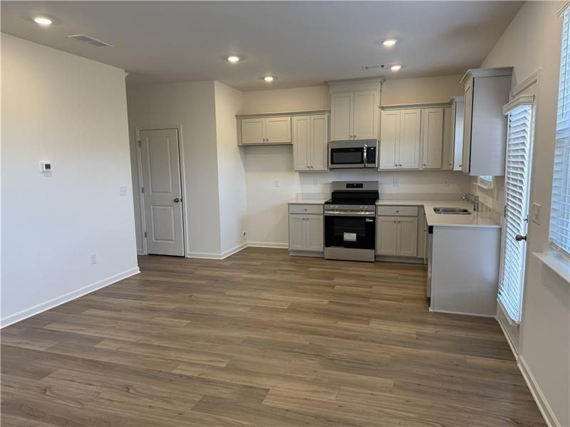 180 Milledge Commons Dr - Photo 3 of 8