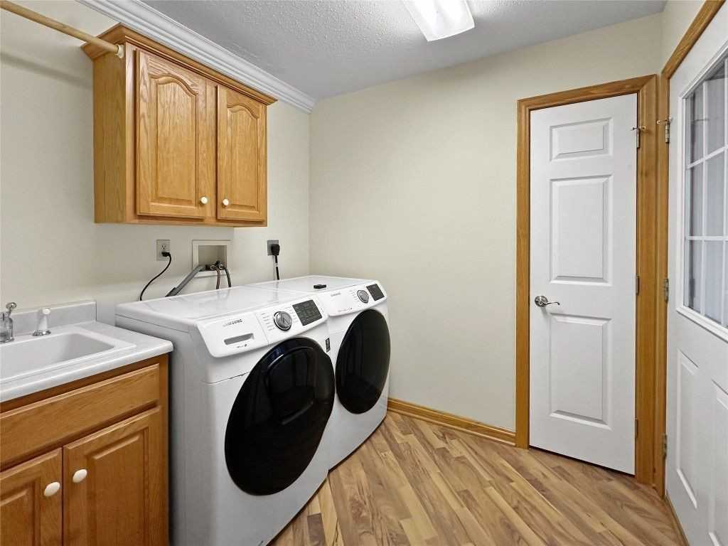 3002 Mckee Rd - Photo 4 of 20