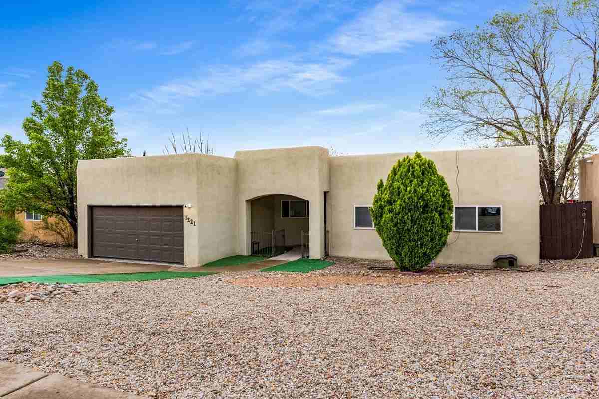 1221 Paisano St Ne - Photo 4 of 34