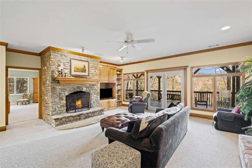 339 Willow Ter - Photo 7 of 45