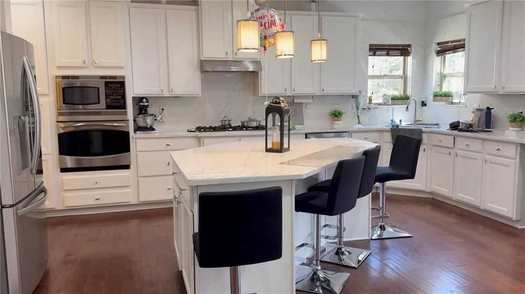 6940 Rocking Horse Ln - Photo 7 of 32