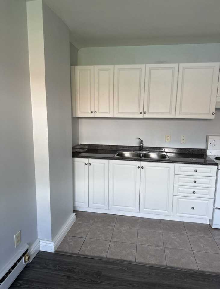 325 Saguenay Ave - Photo 2 of 6