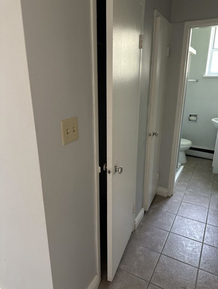 325 Saguenay Ave - Photo 3 of 6