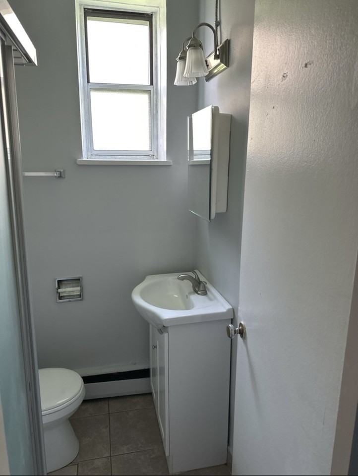 325 Saguenay Ave - Photo 4 of 6