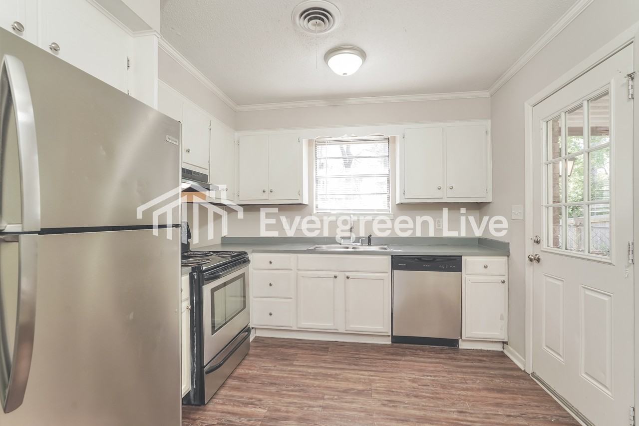 1906 Driftwood Dr - Photo 5 of 15