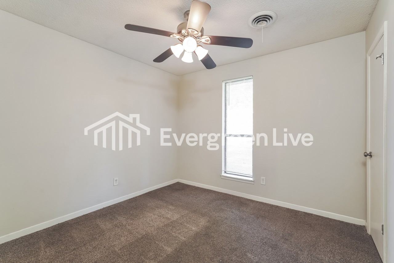 1906 Driftwood Dr - Photo 7 of 15