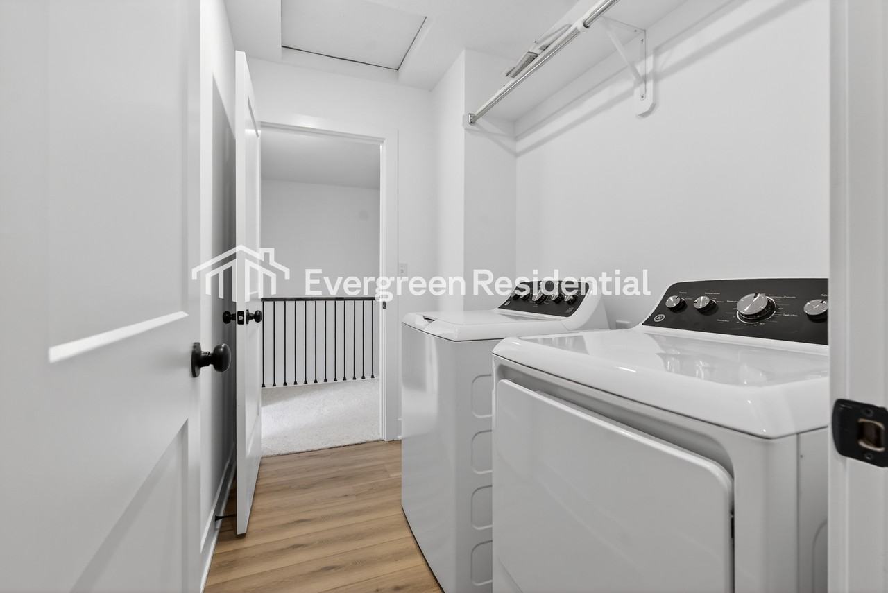 7032 Nw 82nd St - Photo 5 of 27