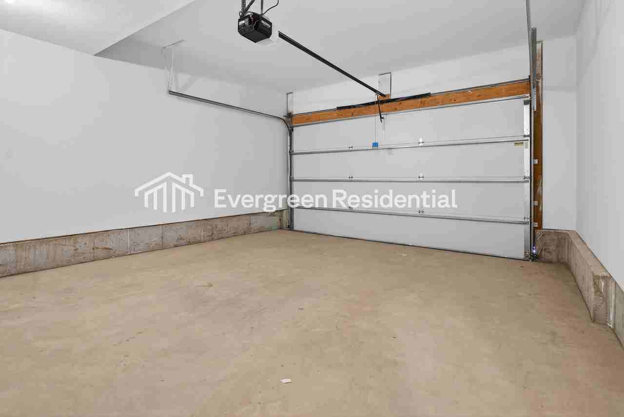 7040 Nw 82nd St - Photo 2 of 28