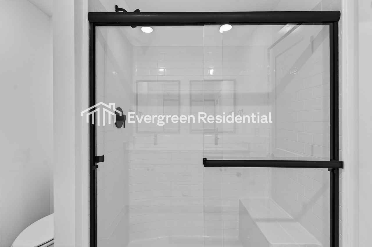 7021 Nw 82nd Ter - Photo 7 of 26